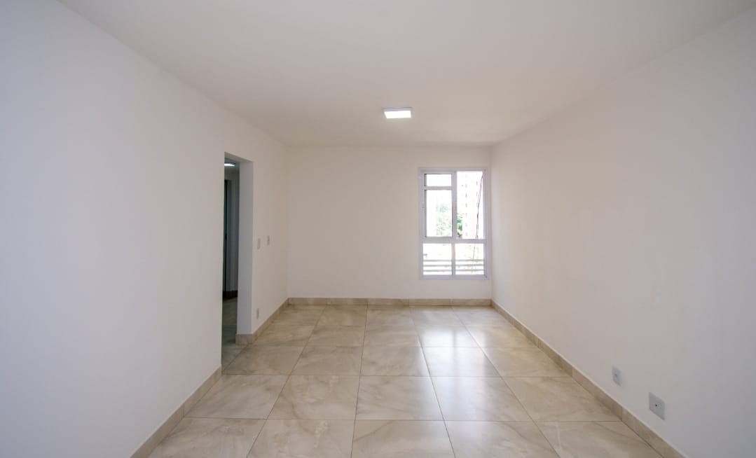 Apartamento 3 quartos com suite reformado com Armarios