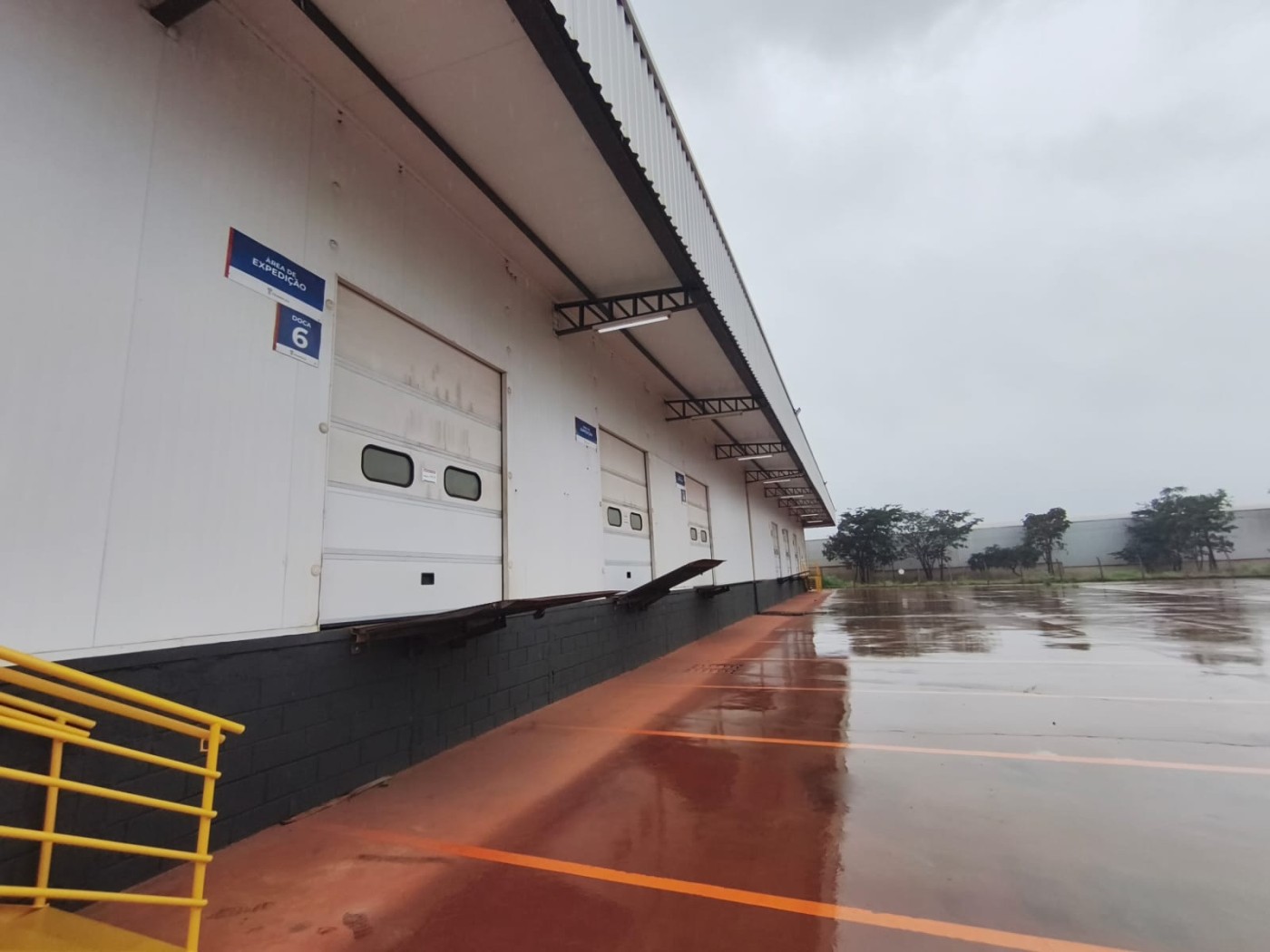 Galpão logístico no DAIA com 5 docas e 4.800 m²