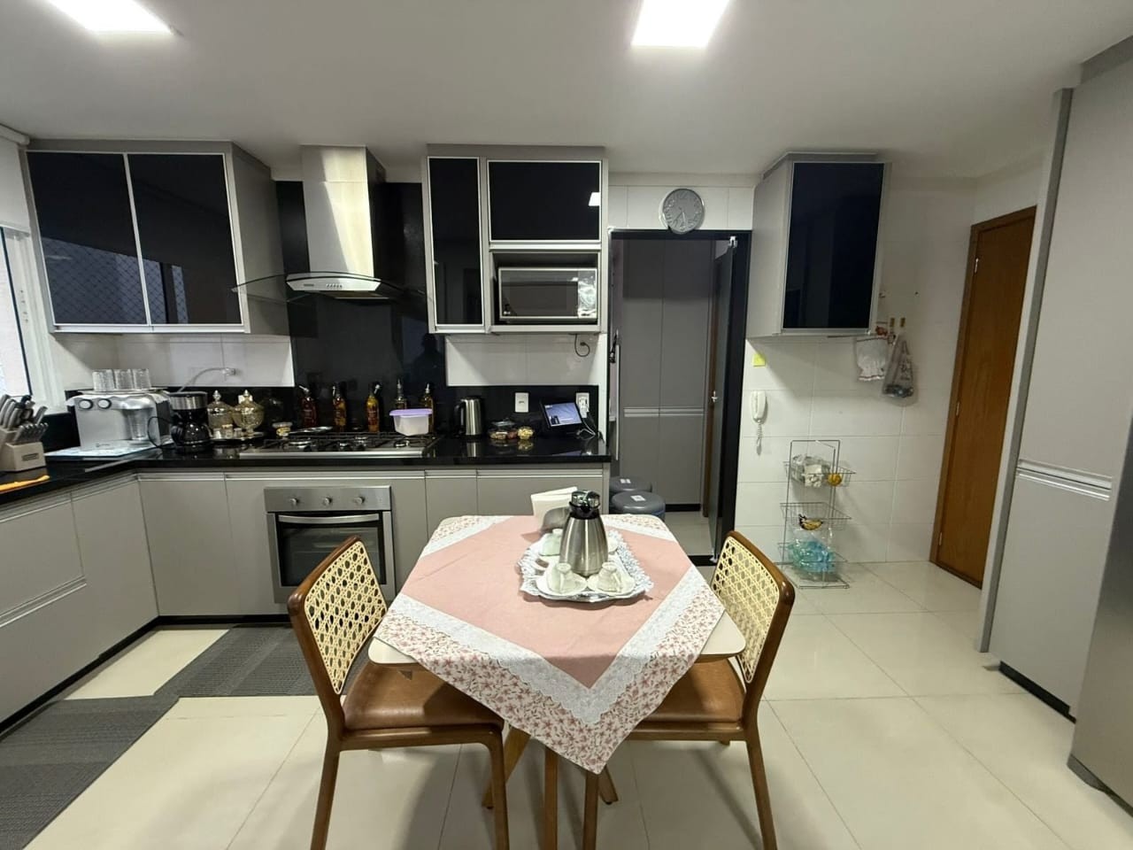 Apartamento para Venda em Goiânia, Jardim América, 3 dormitórios, 3 suítes, 4 banheiros